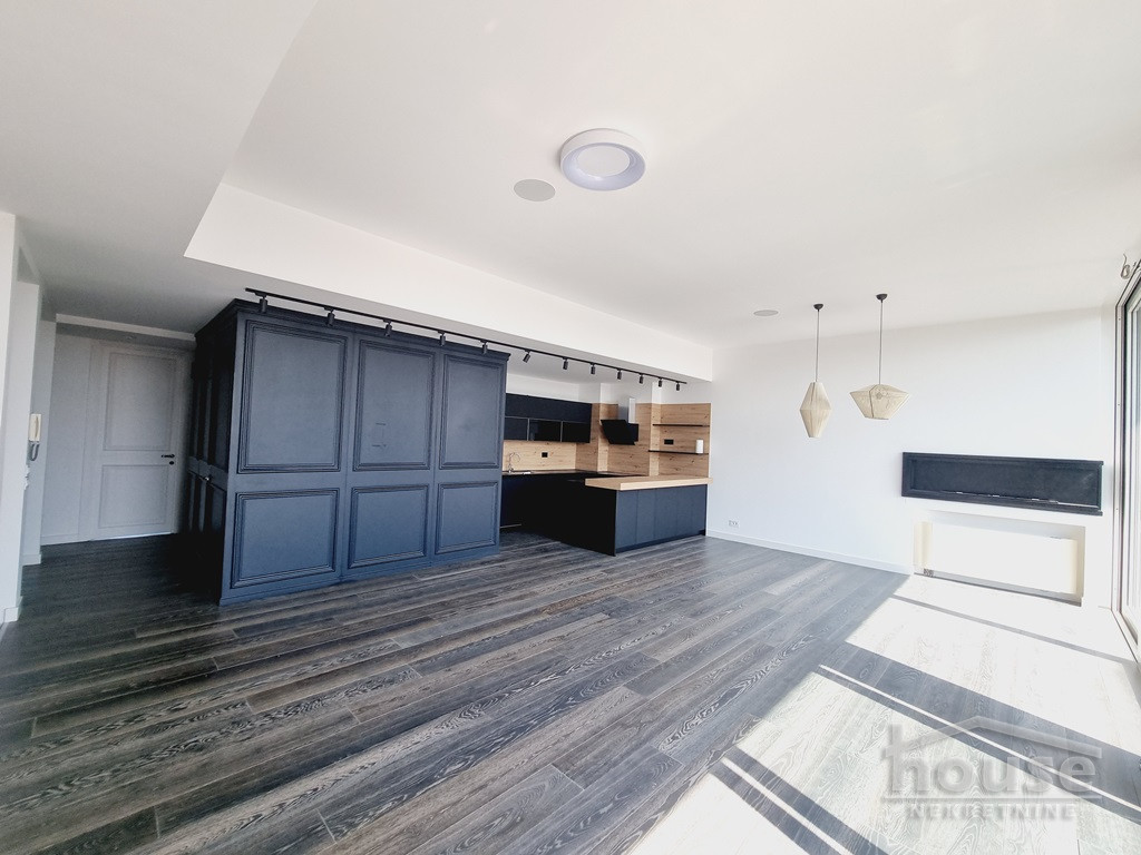 Stan,NOVI SAD,CENTAR 200m2,875500€ , ID: 1062244 8