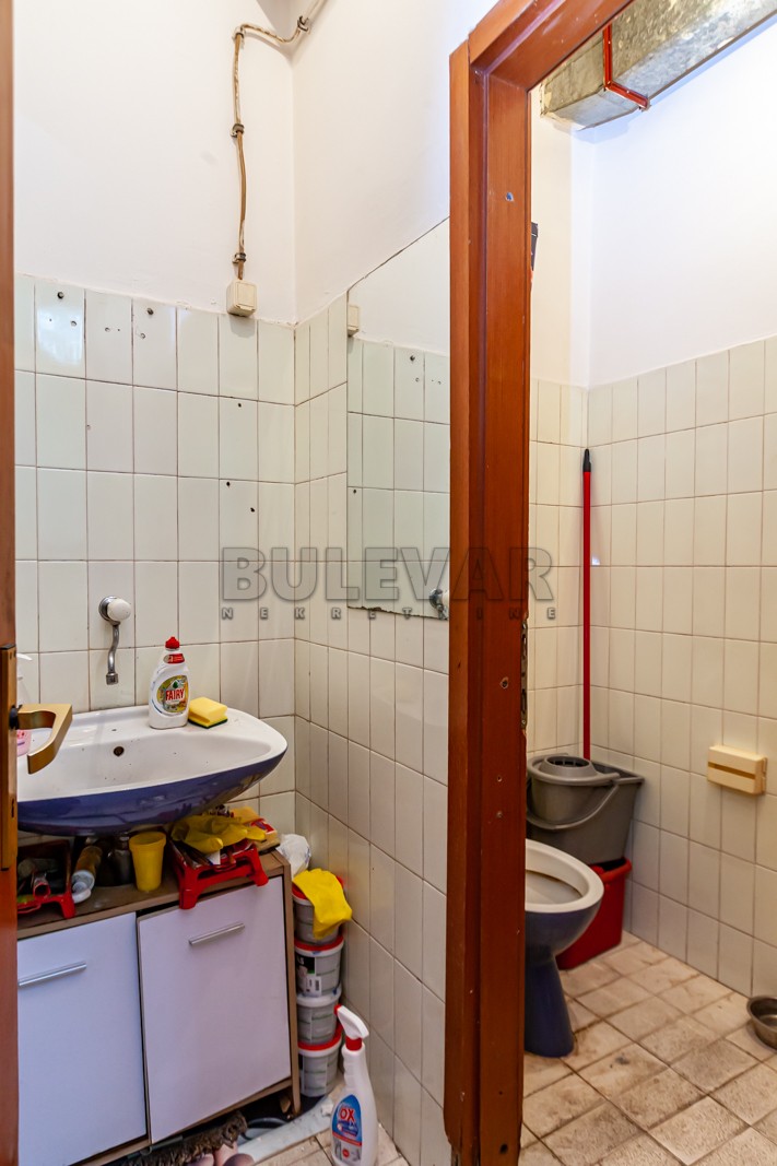 Lokal, 33 m2, Medijana, Bulevar Nemanjića ID: p-012380 5