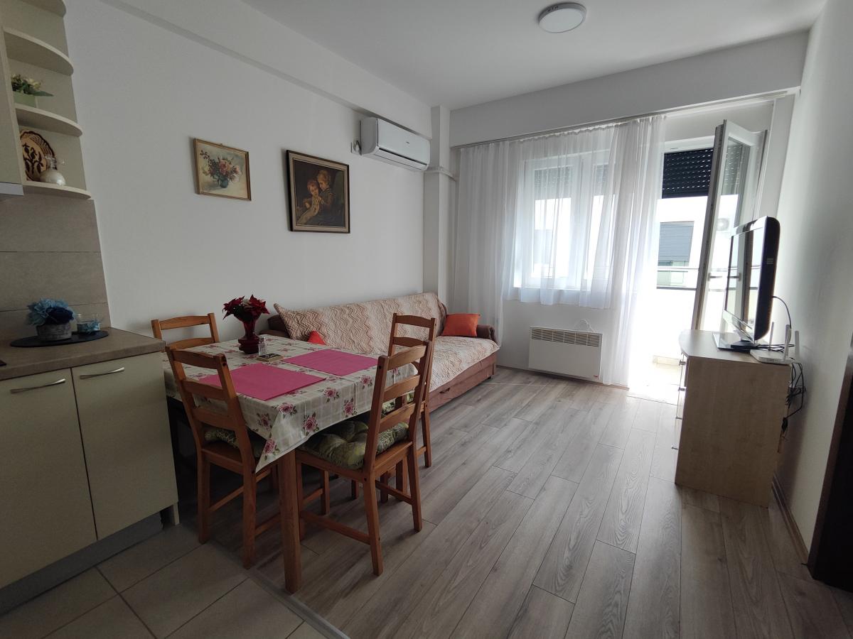 Kompletno namešten stan kod Akva parka 6