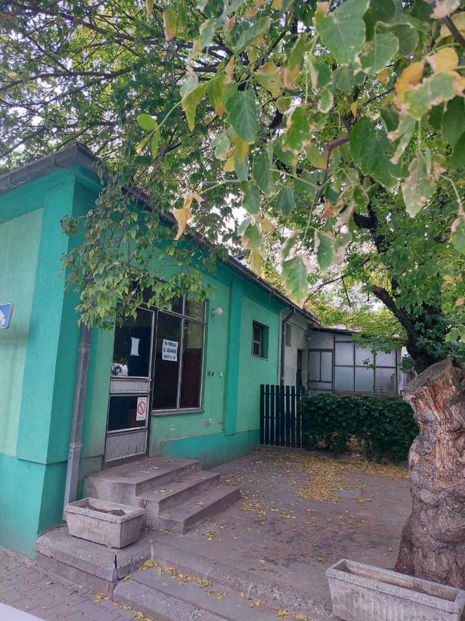 Na prodaju lokal u samom centru 1