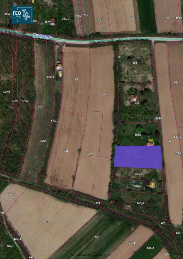 Pravilan plac pogodan za vikendicu 3