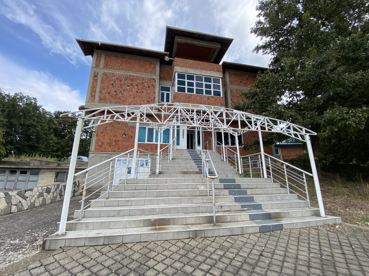 Izvrstan poslovni prostor od ukupno 800m2 glavni put Cuprija - Despotovac. 4