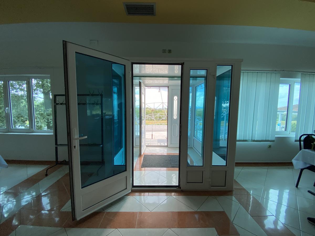 Izvrstan poslovni prostor od ukupno 800m2 glavni put Cuprija - Despotovac. 5