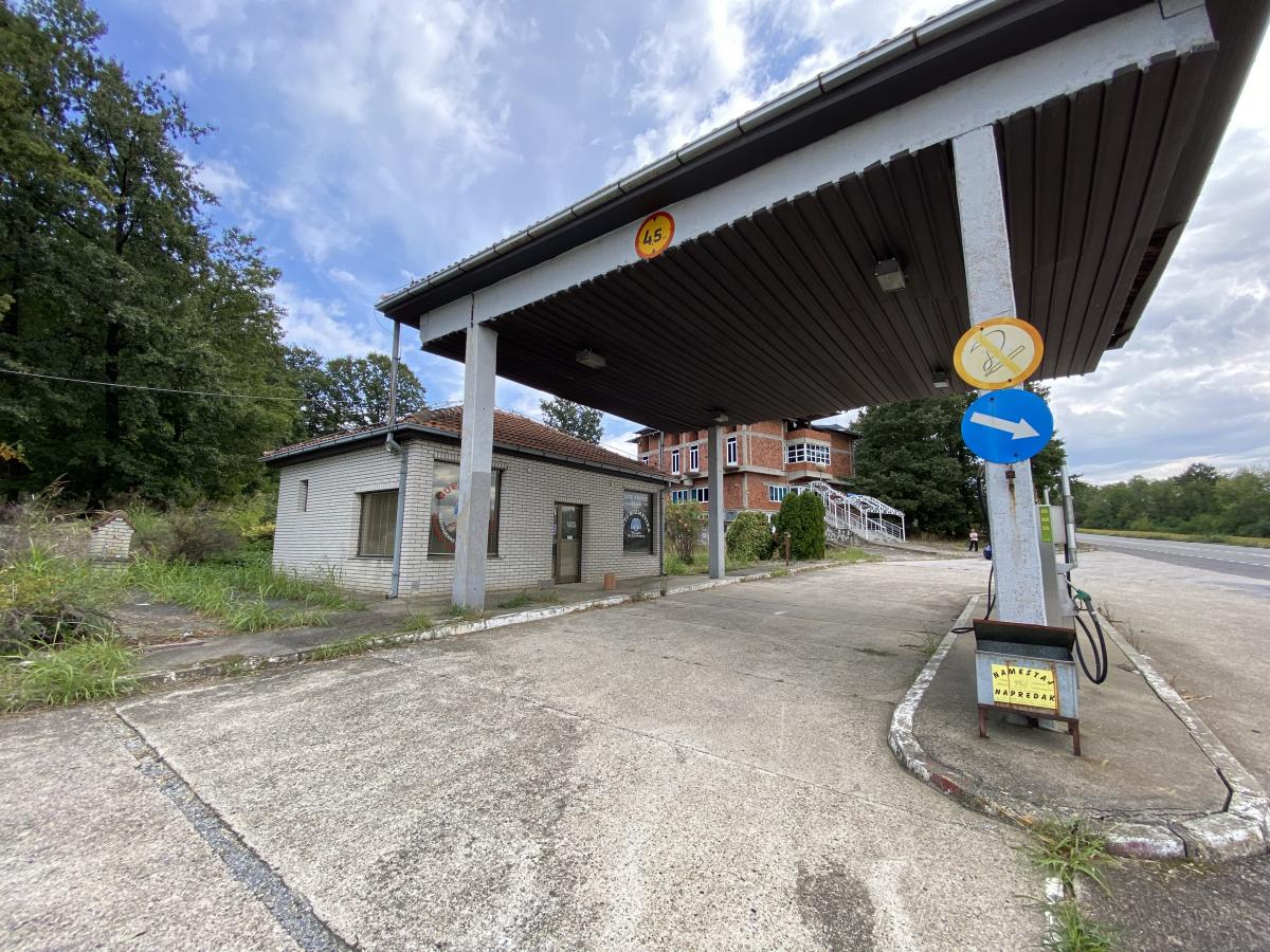 Izvrstan poslovni prostor od ukupno 800m2 glavni put Cuprija - Despotovac. 1