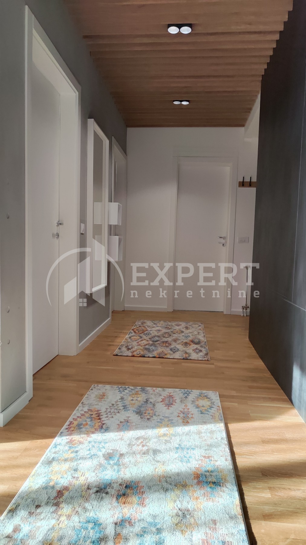 Dvosoban stan, 63 m2, Centar, Prvomajska ID: i-012425 12