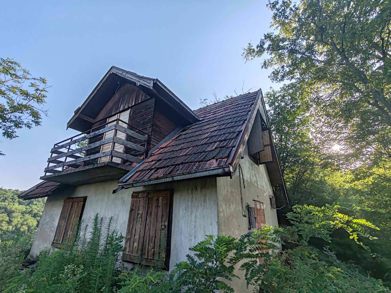 Kuca sa pogledom na Dunav i zemlja od 30ari 2