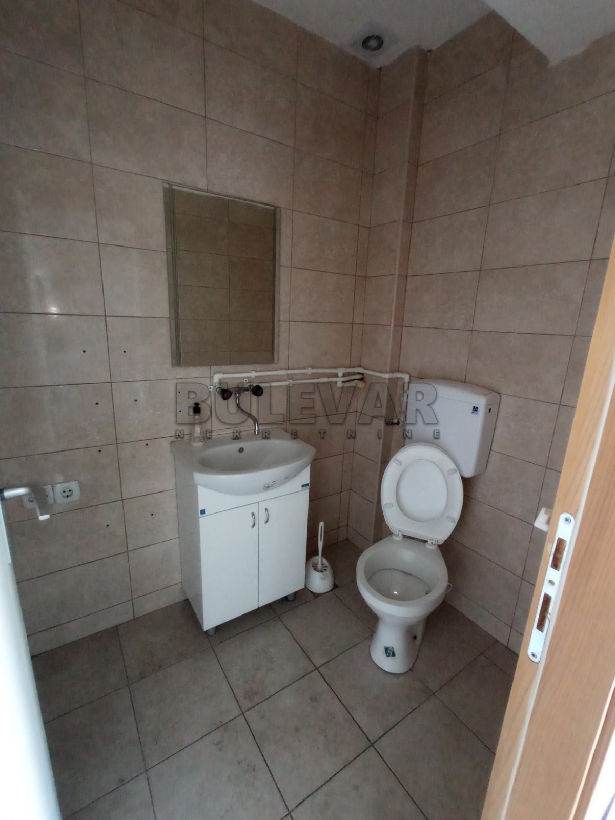 Lokal, 150 m2, Crveni krst, Bulevar 12. februar ID: i-012439 8