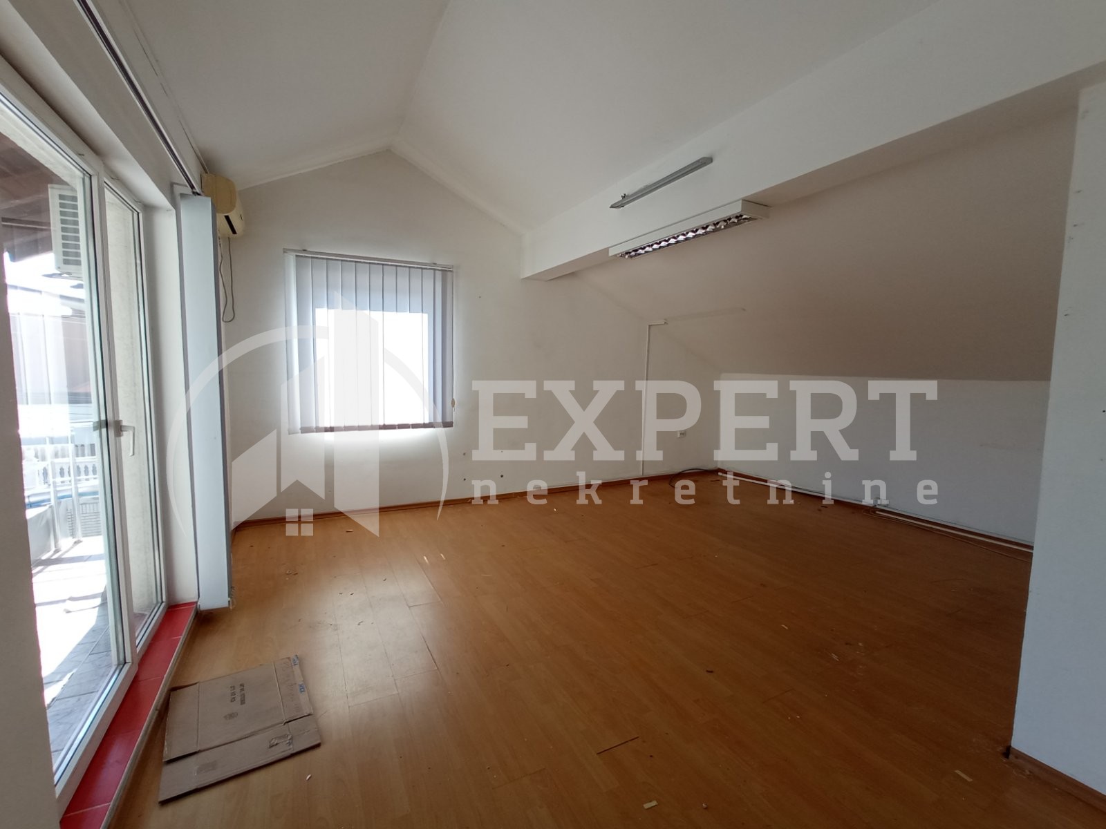 Lokal, 150 m2, Crveni krst, Bulevar 12. februar ID: i-012439 2