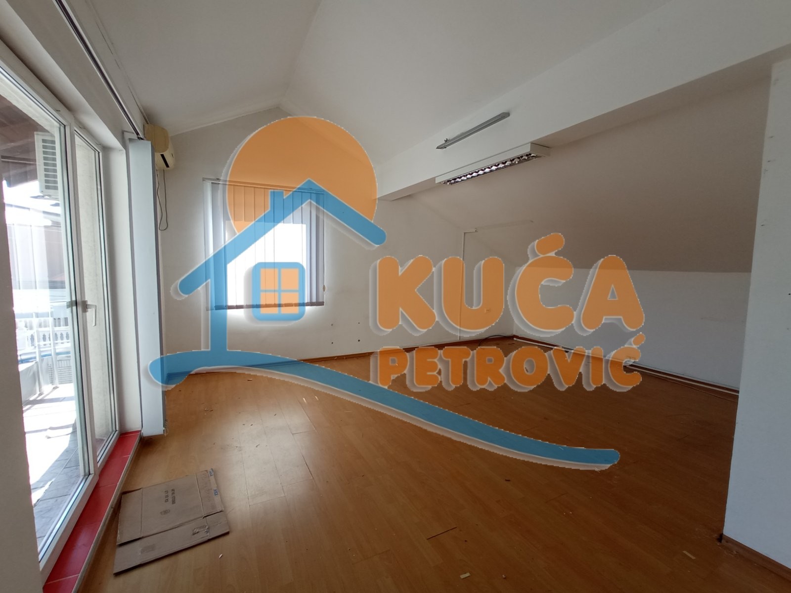 Lokal, 150 m2, Crveni krst, Bulevar 12. februar ID: i-012439 2