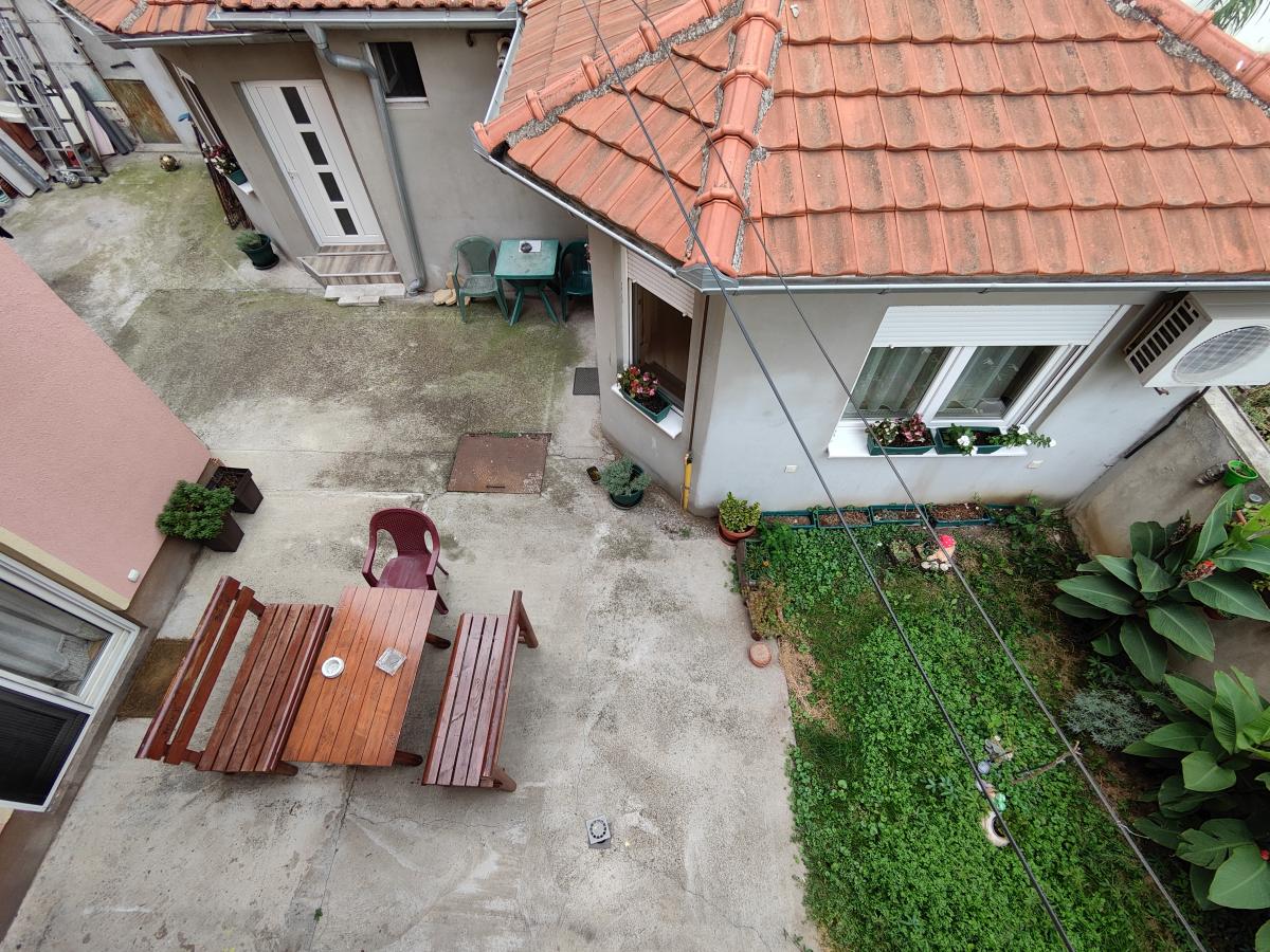 Porodična kuća kod Akva parka 24