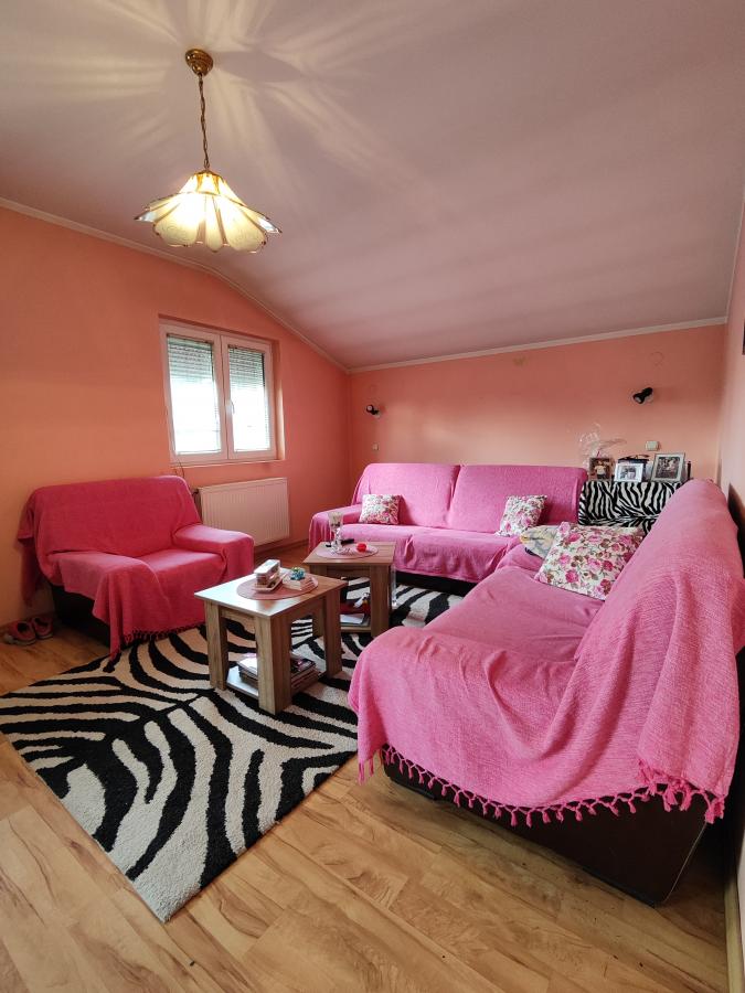 Porodična kuća kod Akva parka 27