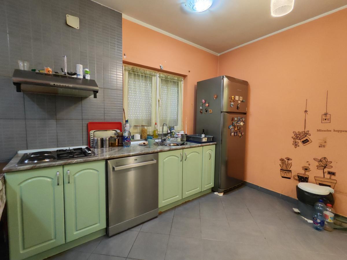 Porodična kuća kod Akva parka 13