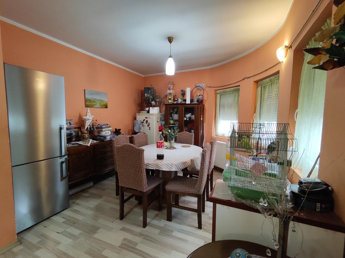 Porodična kuća kod Akva parka 16