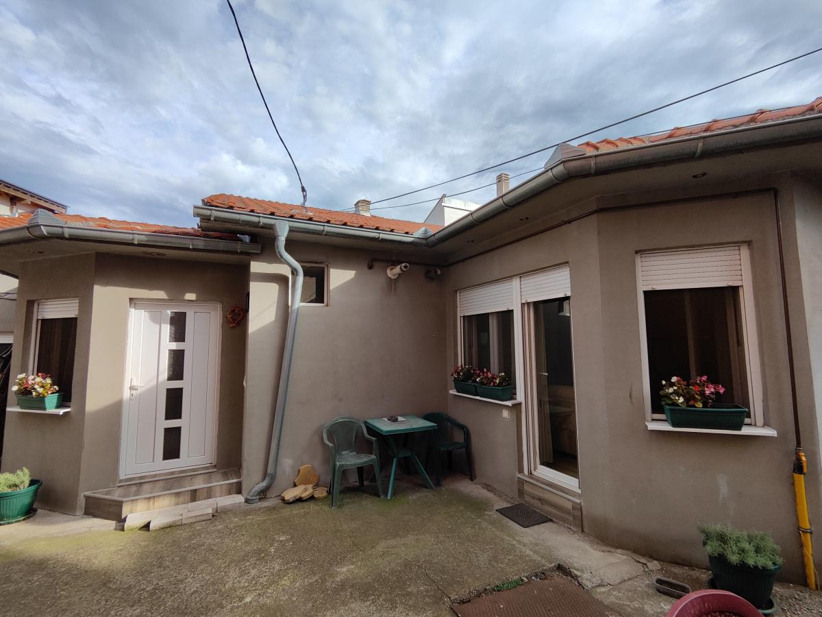 Porodična kuća kod Akva parka 30