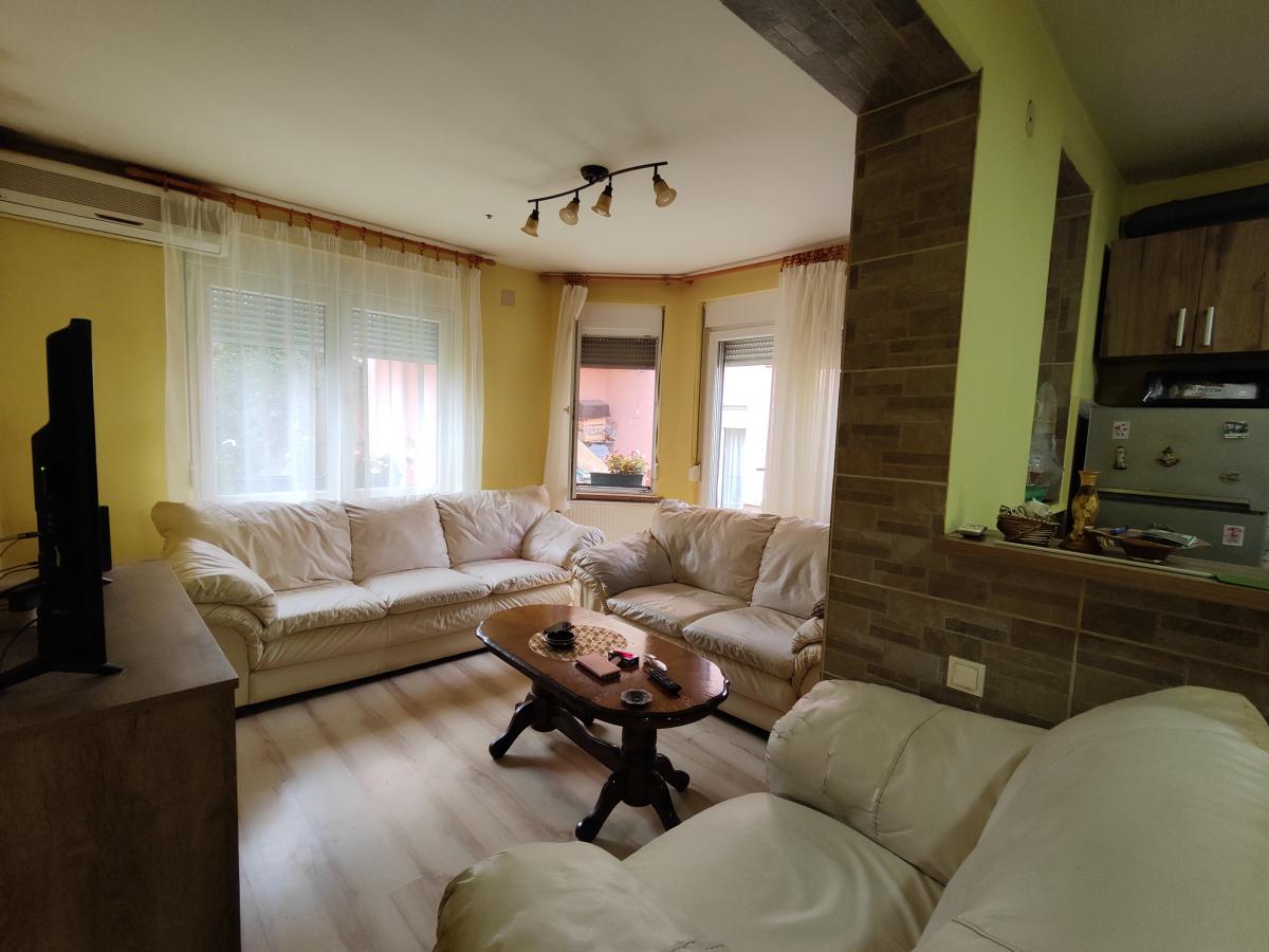 Porodična kuća kod Akva parka 38