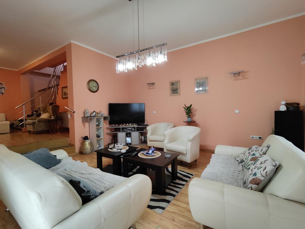 Porodična kuća kod Akva parka 6