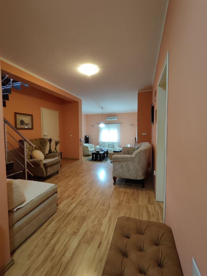 Porodična kuća kod Akva parka 9