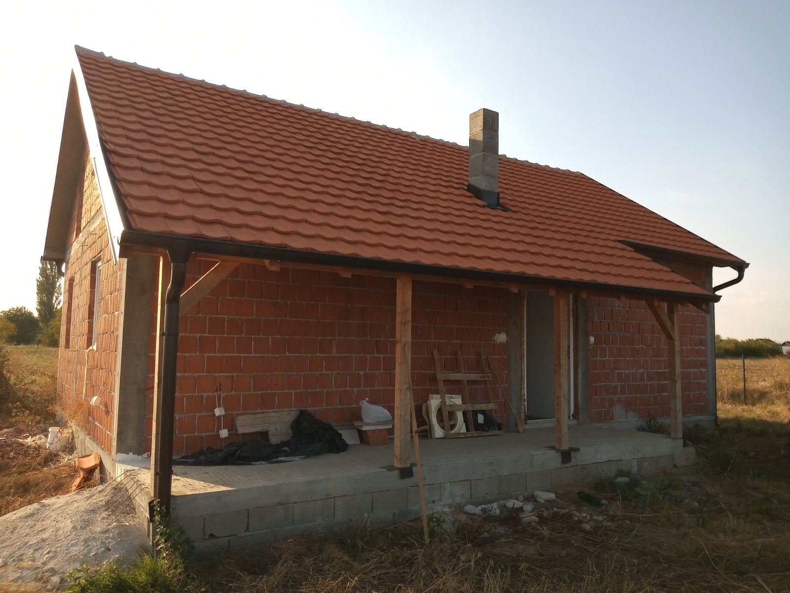 Prodajem kucu Surcin Petrovcic 2