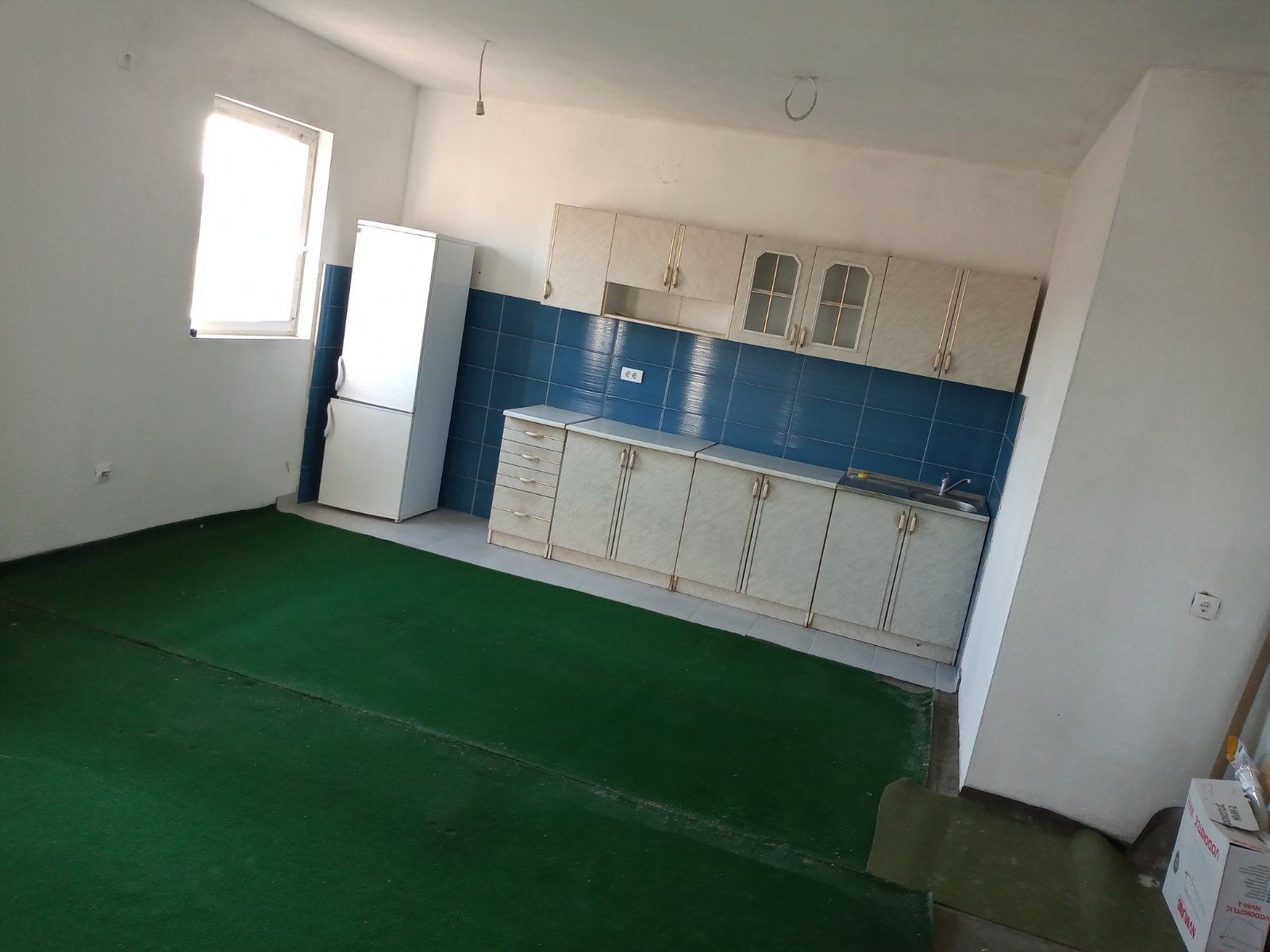 Prodajem kucu Surcin Petrovcic 3