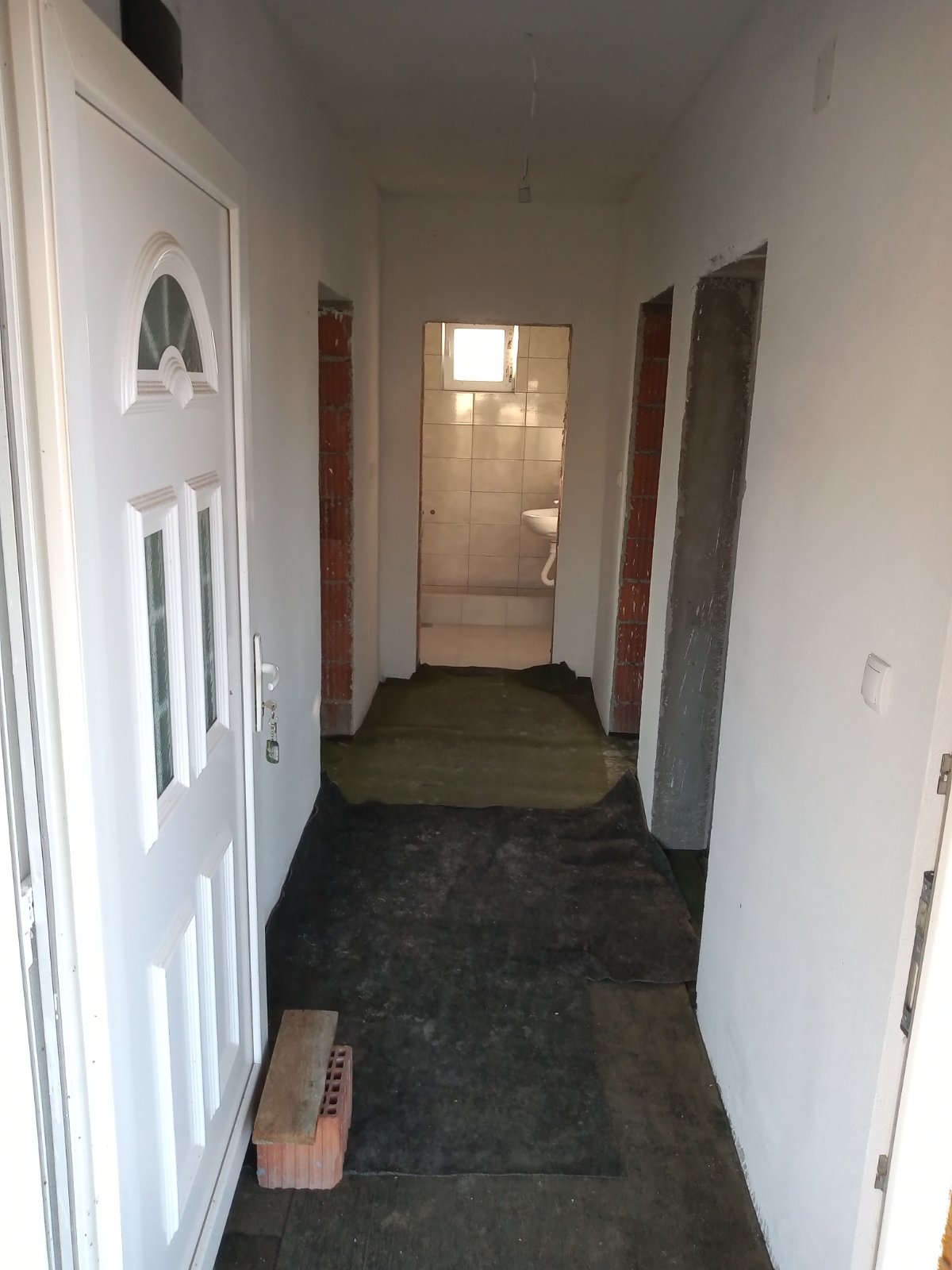 Prodajem kucu Surcin Petrovcic 5