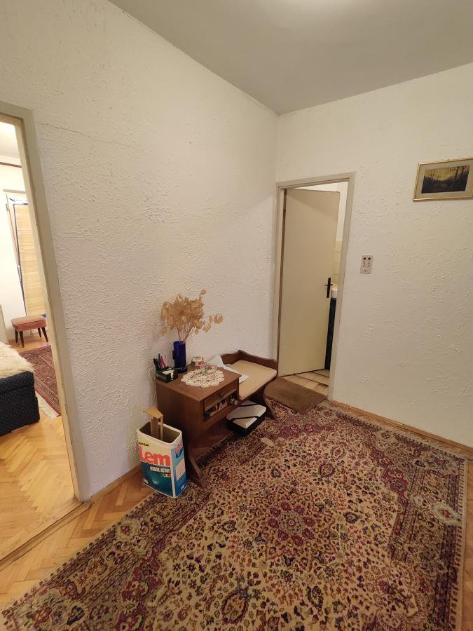 Stan na Strelištu sa podrumom i garažom 12