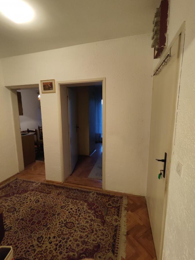 Stan na Strelištu sa podrumom i garažom 16