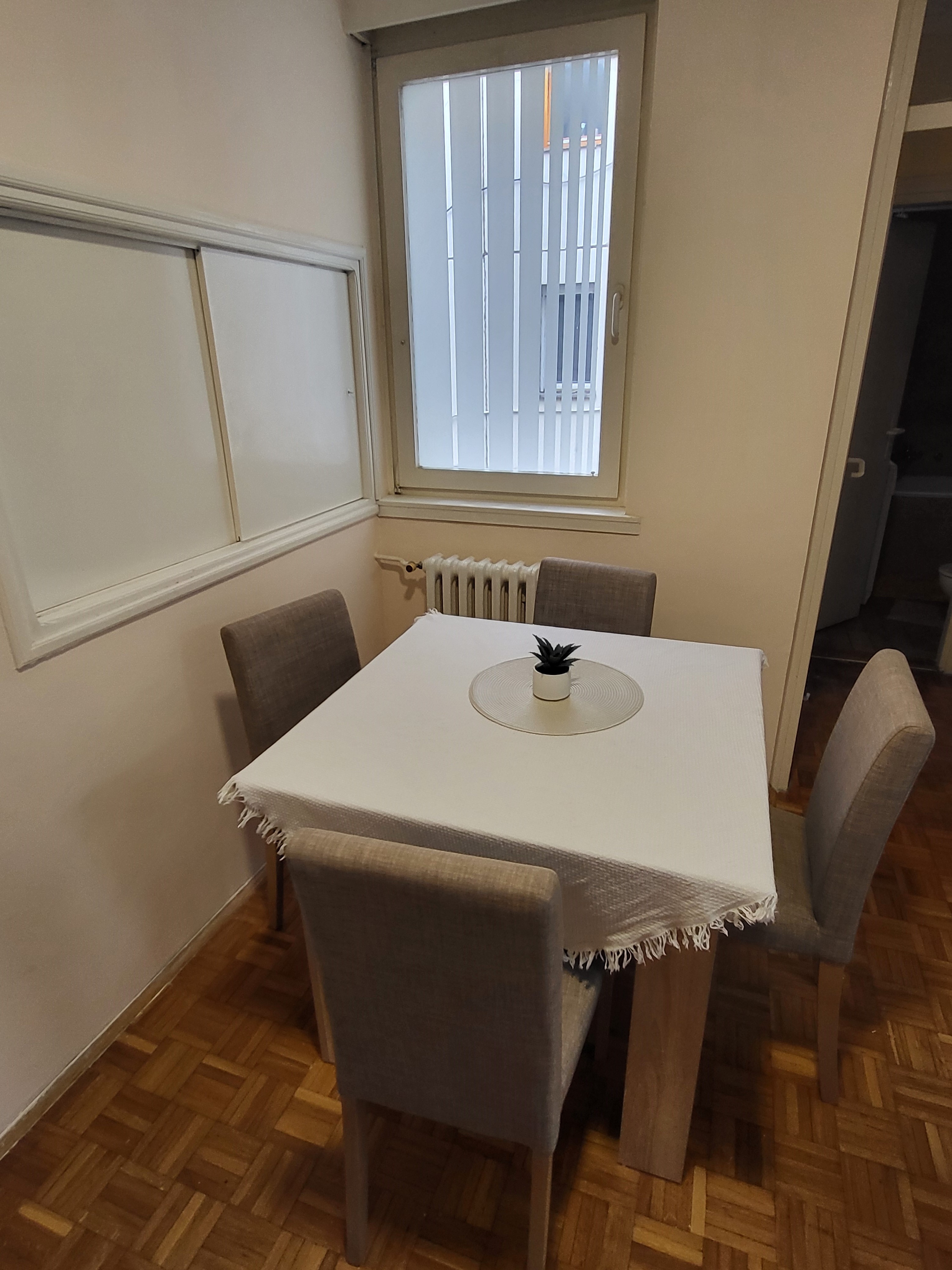 Novi Beograd  Retenzija  2 0 stan  60 m2 4