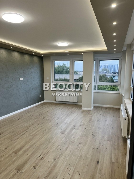 Lokal, 101 m2, Centar, Radnička ID: 113221 2