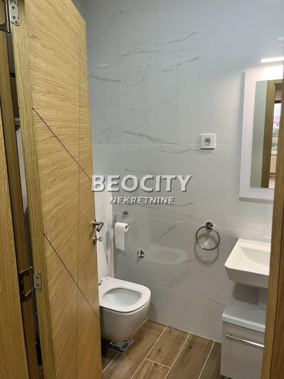 Lokal, 101 m2, Centar, Radnička ID: 113221 12