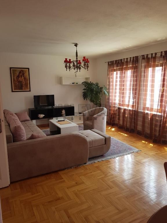 Trosoban stan, 115 m2, Pantelej, Gornjomatejevačka ID: i-012463 2