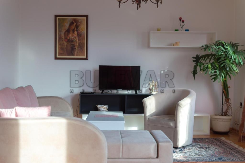 Trosoban stan, 115 m2, Pantelej, Gornjomatejevačka ID: i-012463 3