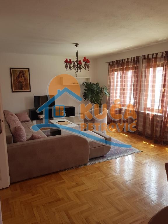 Trosoban stan, 115 m2, Pantelej, Gornjomatejevačka ID: i-012463 1