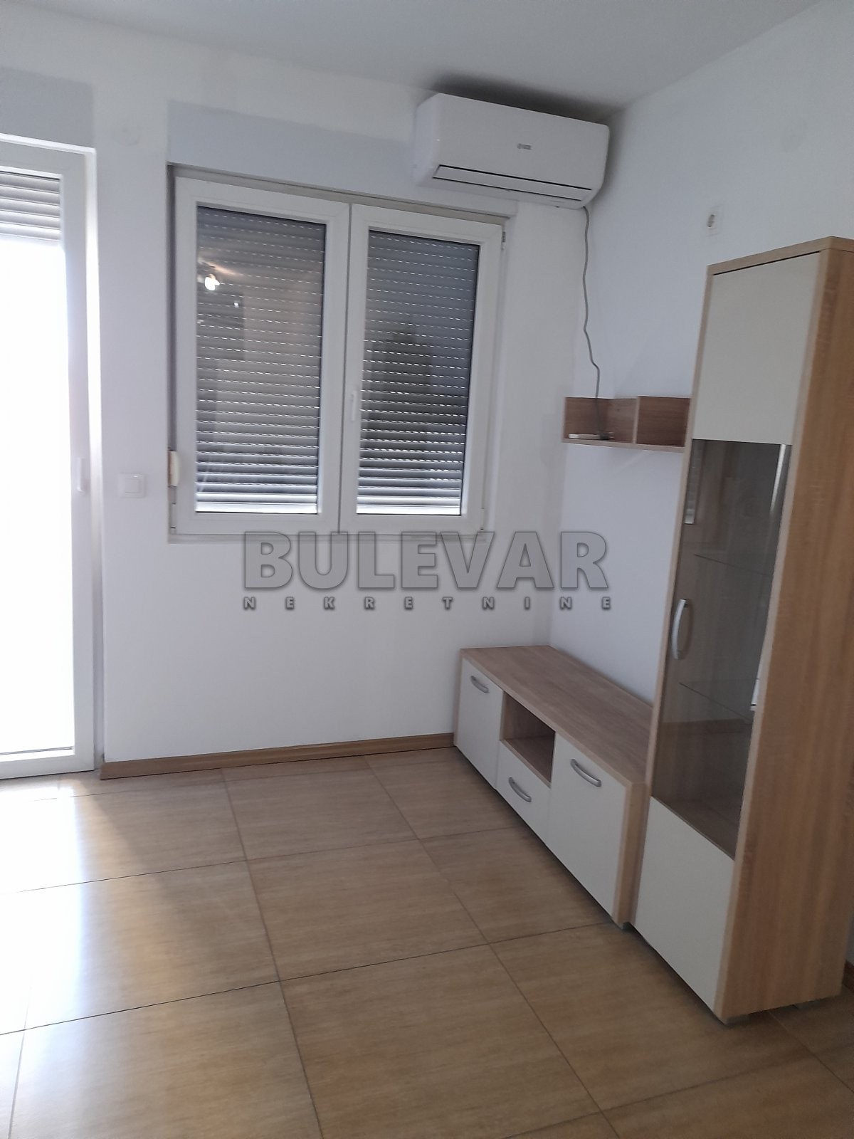 četvorosoban stan, 45 m2, Bulevar kraljice Marije ID: i-09269 9