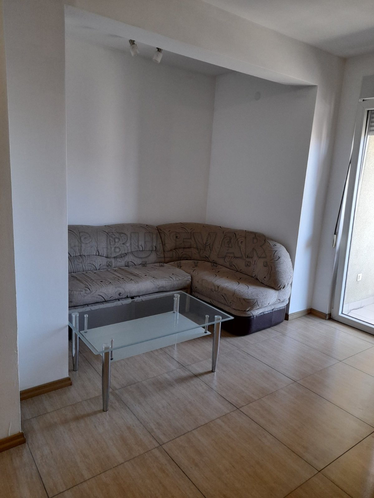 četvorosoban stan, 45 m2, Bulevar kraljice Marije ID: i-09269 3
