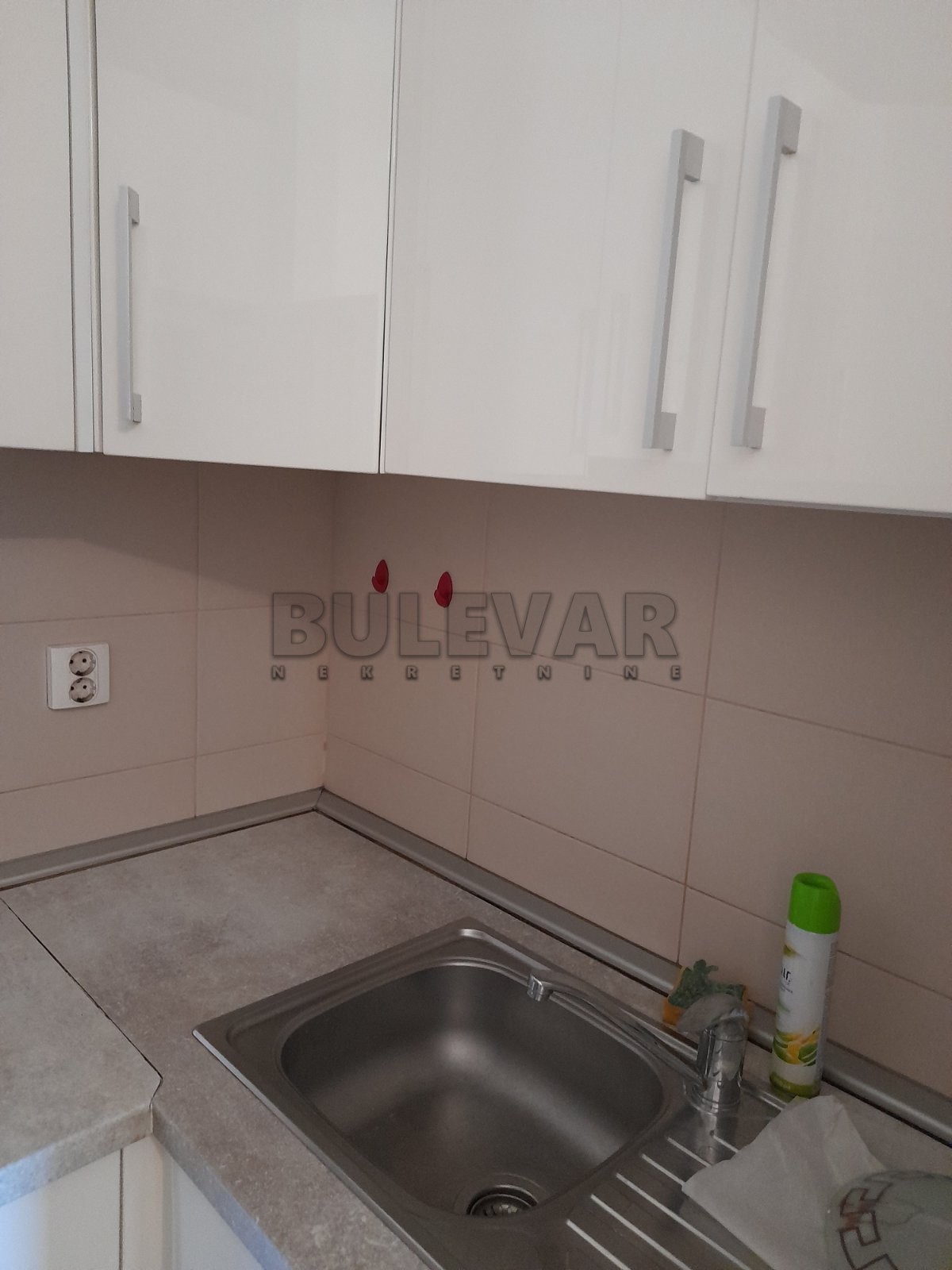 četvorosoban stan, 45 m2, Bulevar kraljice Marije ID: i-09269 4