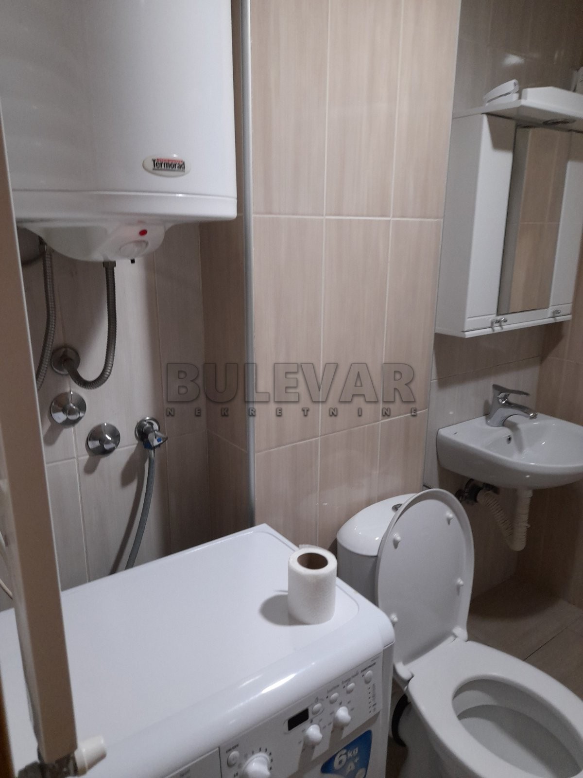 četvorosoban stan, 45 m2, Bulevar kraljice Marije ID: i-09269 5