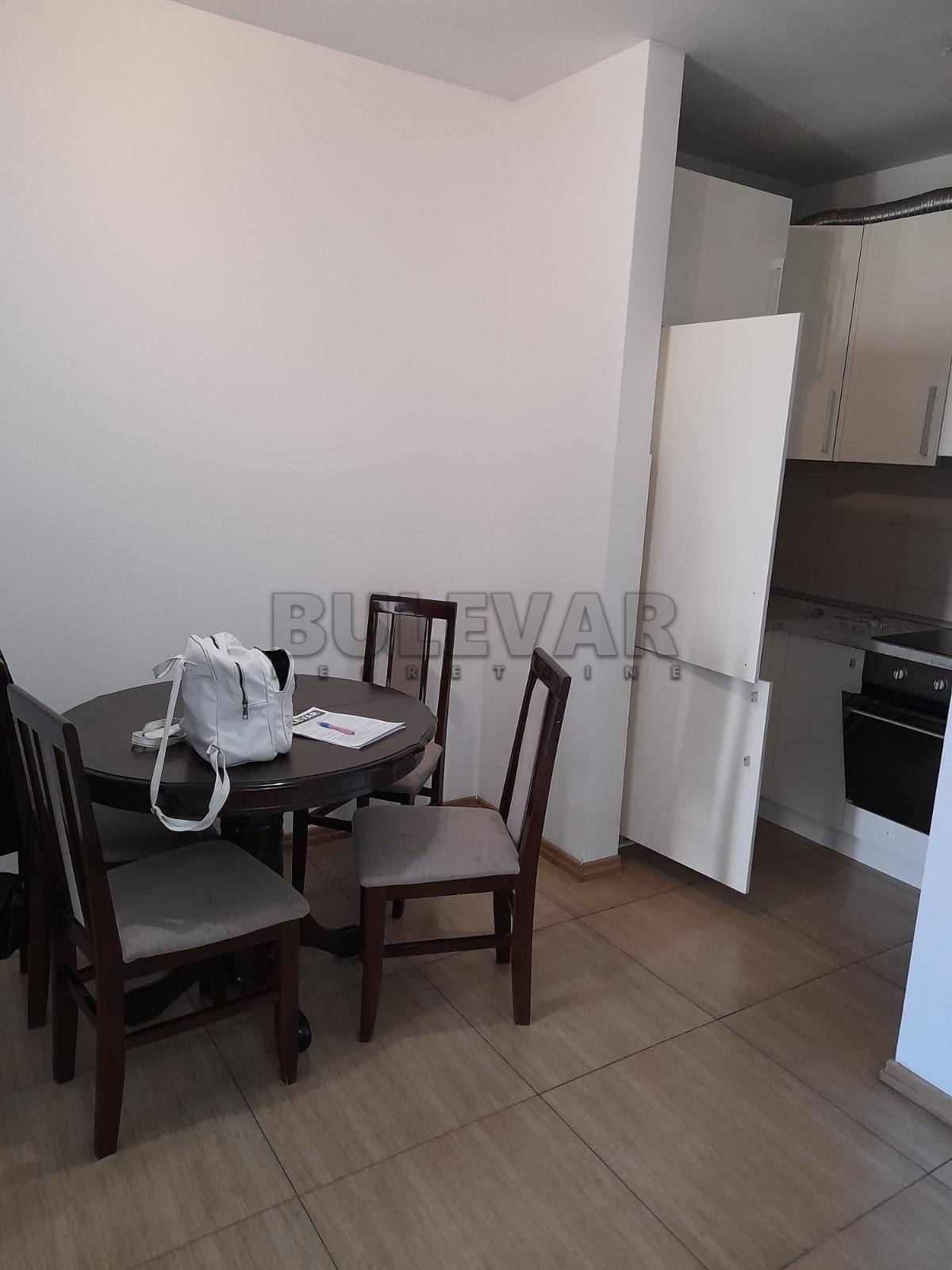 četvorosoban stan, 45 m2, Bulevar kraljice Marije ID: i-09269 6