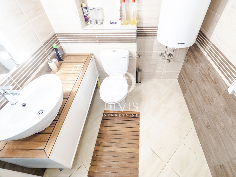 Prodajemo 3 0 stan  Milovana Šaranovića  78m2 5