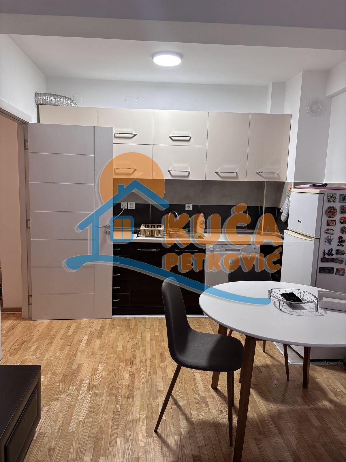 Dvosoban stan, 54 m2, Centar, Prešernova ID: i-012504 5