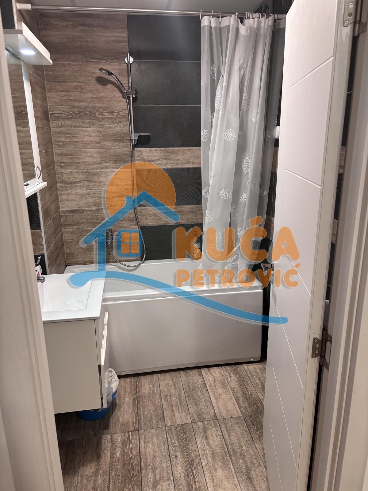 Dvosoban stan, 54 m2, Centar, Prešernova ID: i-012504 10