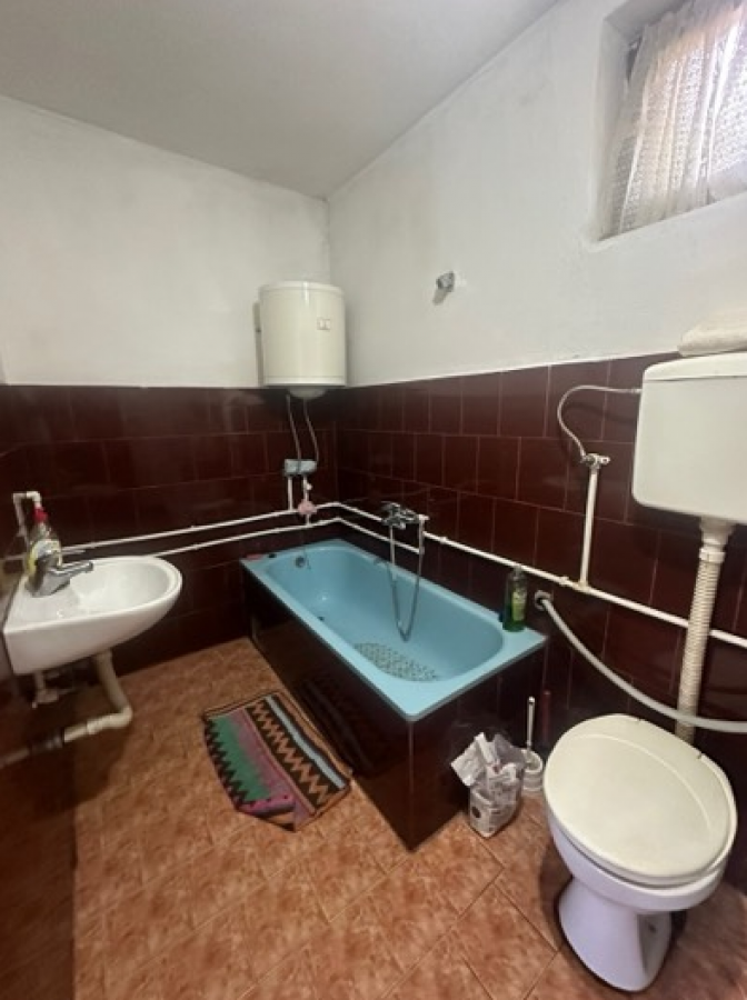 Na prodaju kuća u Vlaškoj 6