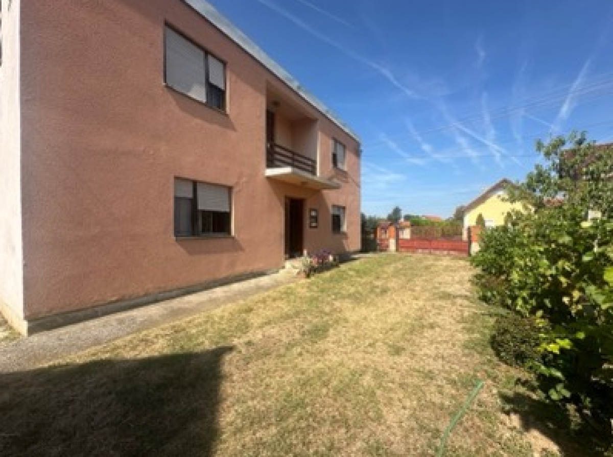 Na prodaju kuća u Vlaškoj 8