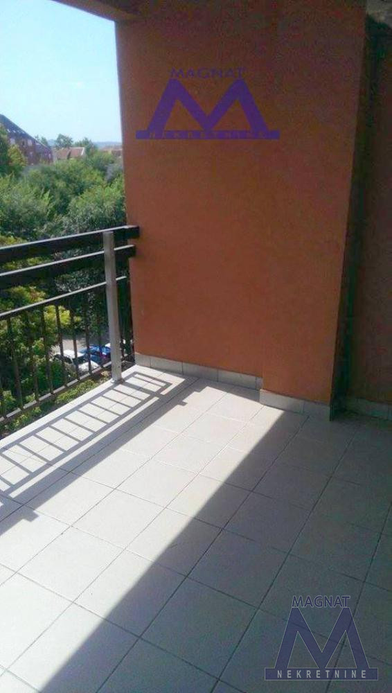 Stan,NOVI SAD,BULEVAR,kv: 130, € 900, ID: 9100839 14