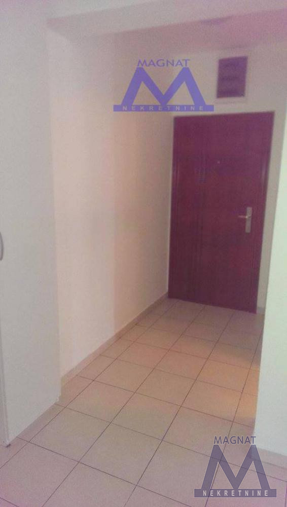 Stan,NOVI SAD,BULEVAR,kv: 130, € 900, ID: 9100839 9