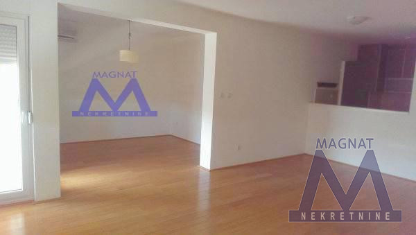 Stan,NOVI SAD,BULEVAR,kv: 130, € 900, ID: 9100839 2
