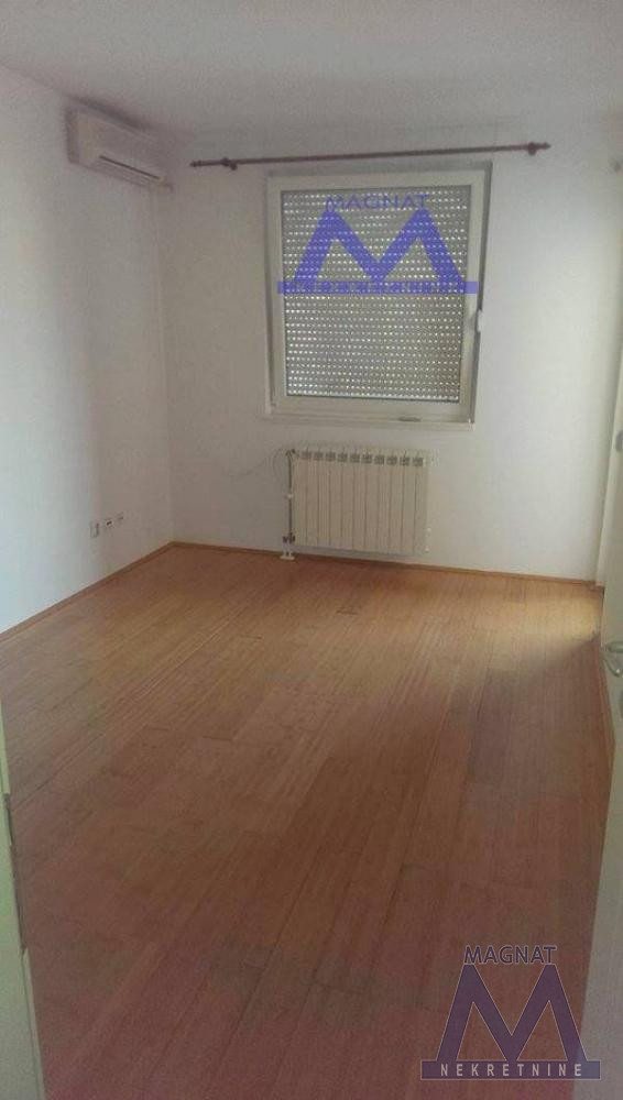Stan,NOVI SAD,BULEVAR,kv: 130, € 900, ID: 9100839 5