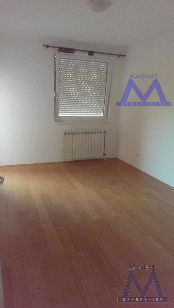Stan,NOVI SAD,BULEVAR,kv: 130, € 900, ID: 9100839 6
