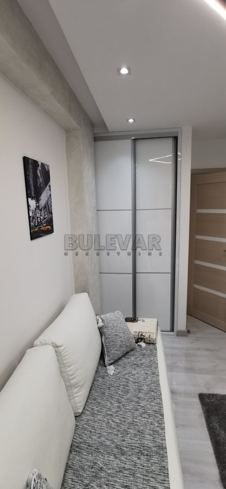 Trosoban stan, 85 m2, Centar, Strahinjića Bana ID: i-09833 14