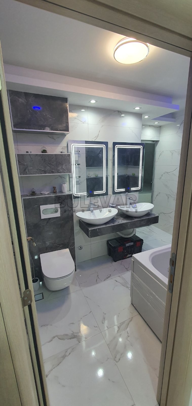 Trosoban stan, 85 m2, Centar, Strahinjića Bana ID: i-09833 17