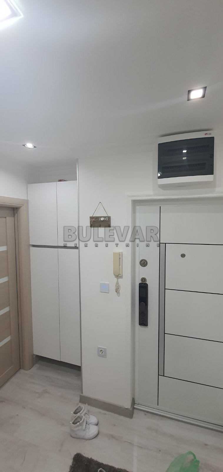 Trosoban stan, 85 m2, Centar, Strahinjića Bana ID: i-09833 21